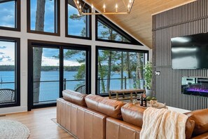 Smart TV, videojuegos, futbolito