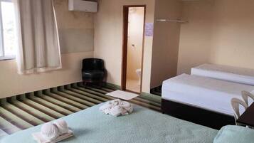 ห้องเอ็กเซกคิวทีฟสำหรับสี่ท่าน, 1 ห้องนอน | 1 ห้องนอน, ผ้าปูที่นอนฝ้ายอียิปต์, เครื่องนอนระดับพรีเมียม, โต๊ะทำงาน
