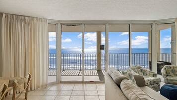 テレビ、書斎 / ワークスペース