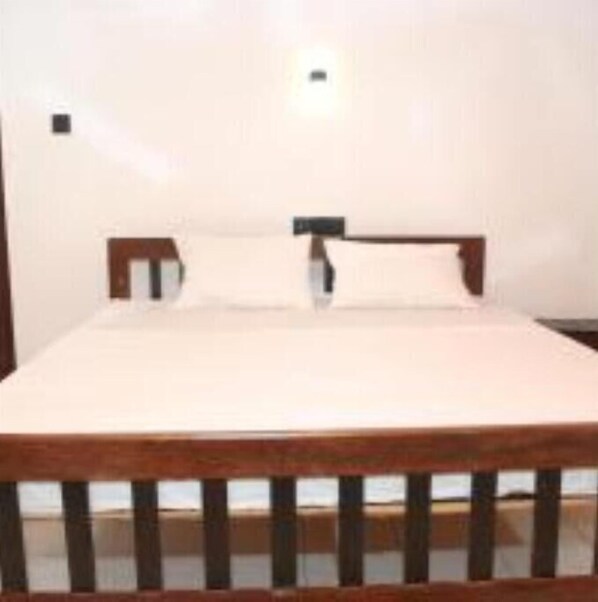 7 bedrooms, WiFi, bed sheets