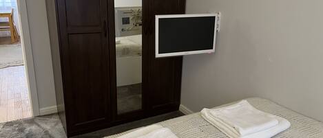 1 bedroom, in-room safe, desk, iron/ironing board