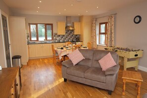 Interior - Cosy cottage ideally located in central Mayo perfect for touring, Castlebar 11km (Ballintober)