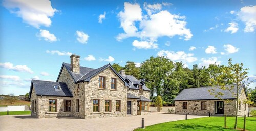 Cosy cottage ideally located in central Mayo perfect for touring, Castlebar 11km