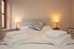 2 bedrooms, desk, soundproofing, iron/ironing board - Cosy cottage ideally located in central Mayo perfect for touring, Castlebar 11km (Ballintober)