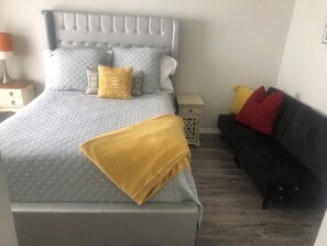 3 habitaciones, tabla de planchar con plancha, wifi y ropa de cama