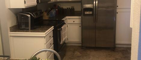 電子レンジ、オーブン、コンロ、食器洗い機