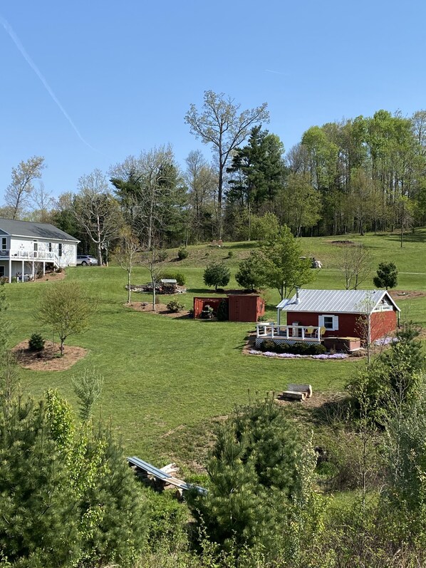 Exterior - The Clubhouse--studio in bucolic, country setting w/hiking trails, pond, hot tub (Copper Hill)
