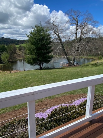 Property grounds. The Clubhouse--studio in bucolic, country setting w/hiking trails, pond, hot tub