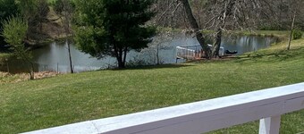 The Clubhouse--studio in bucolic, country setting w/hiking trails, pond, hot tub