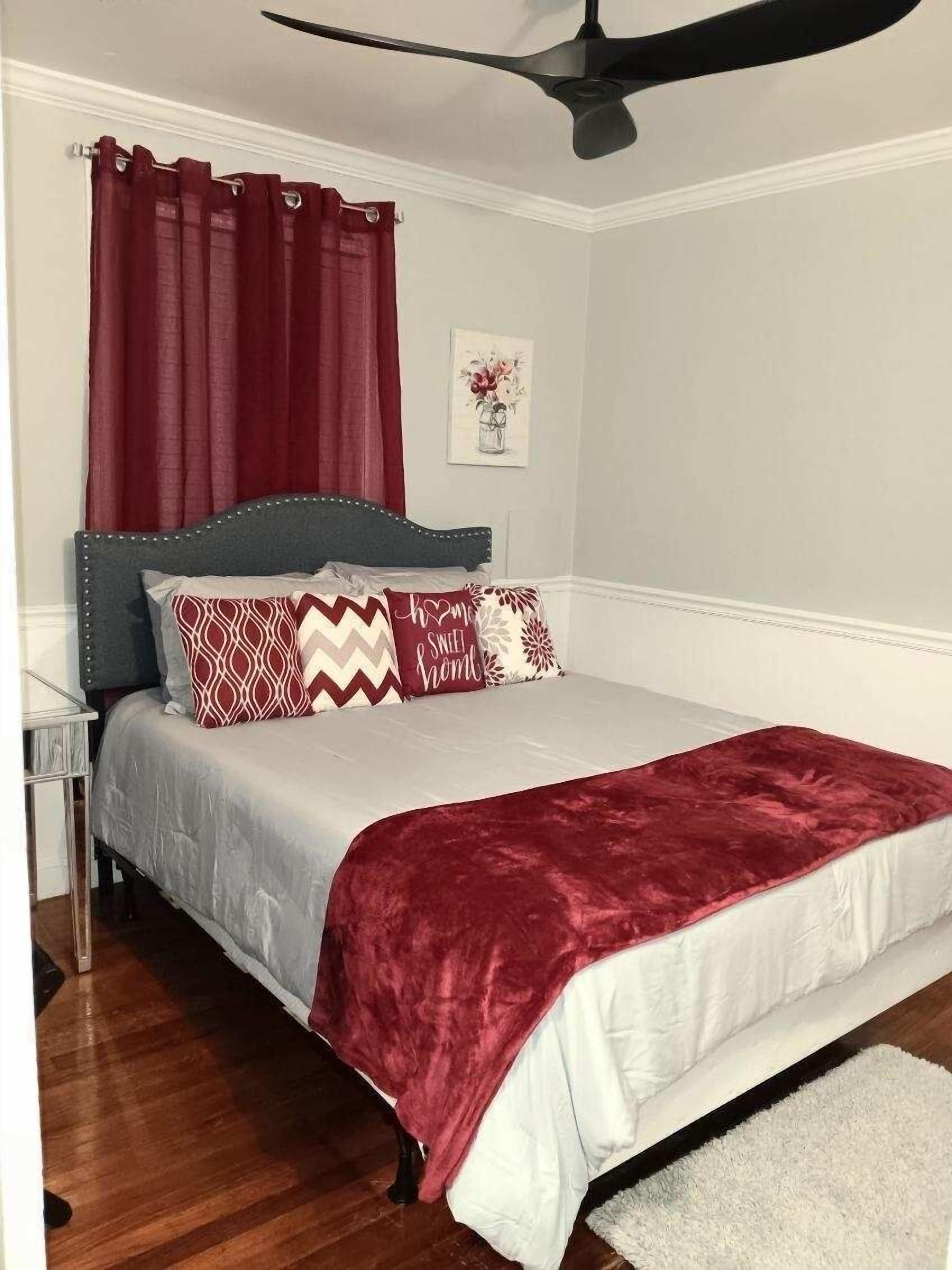 2 bedrooms, desk, iron/ironing board, free WiFi