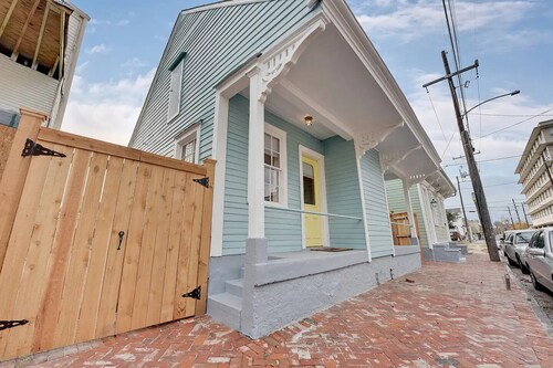 Historic New Orleans Cottage

