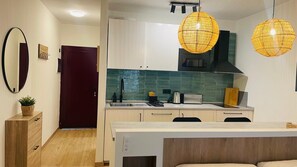 Fridge, microwave, stovetop, dishwasher