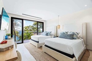 6 bedrooms, desk, iron/ironing board, travel crib - Gulf View Villa with Dual Infinity Pool (Liberia)
