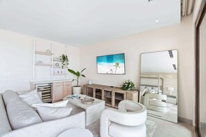 TV, offices - Gulf View Villa with Dual Infinity Pool (Liberia)