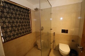Bathroom - Gezellig Inn - Golden Apple (Manali)
