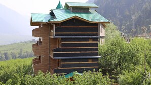 Front of property - Gezellig Inn - Golden Apple (Manali)
