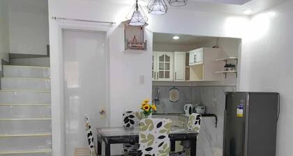 Beautiful Compostela Townhouse & Breakfast Included
