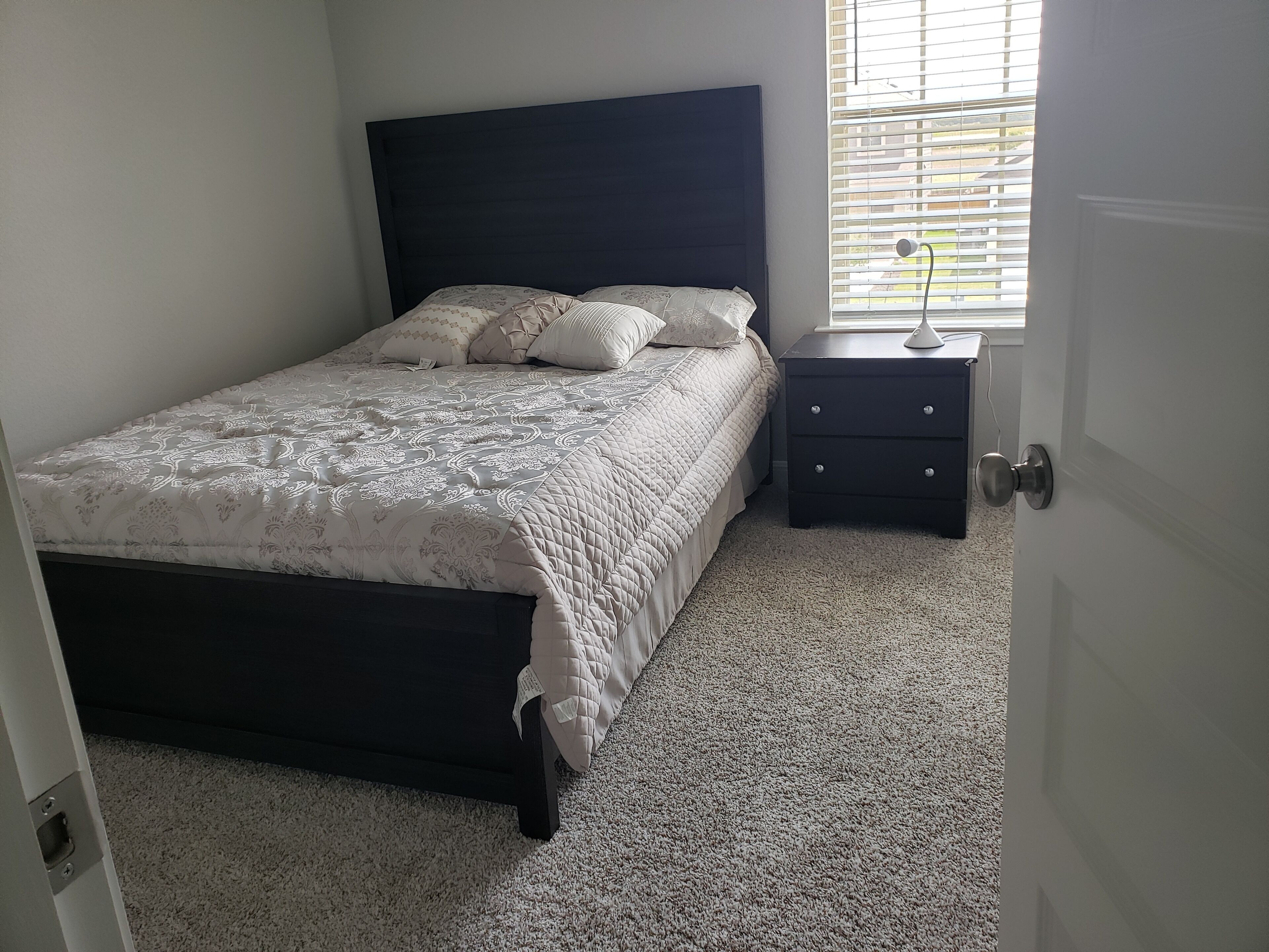Clean quiet room.No smoking, pets or partying in the house.