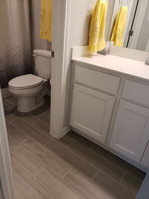 Hårføner, håndklær, såpe og sjampo