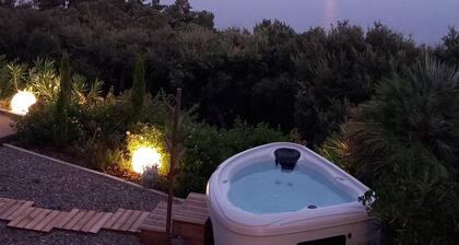 Erbalunga: Un Petit Coin de Détente Face à la mer