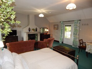 5 Schlafzimmer, Bügeleisen/Bügelbrett, WLAN, Bettwäsche