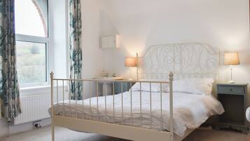 8 bedrooms, free WiFi, bed sheets