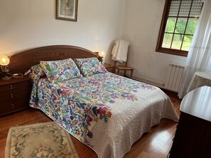 3 bedrooms, iron/ironing board, bed sheets - Casa Chalet Enfrente a la ria de Ortigueira (Cuiña, Ortigueira)