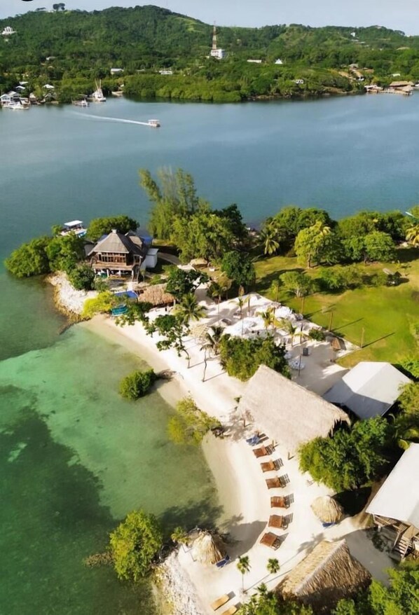 Beach - Casa Margarita (Roatan)