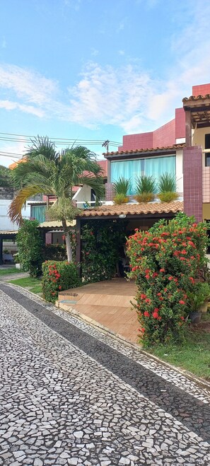 Property grounds - Lindo Village Duplex 3/4, para 6 pessoas, a 150 metros da Praia! (Patamares Salvador)
