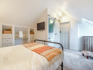 3 bedrooms, free WiFi, bed sheets