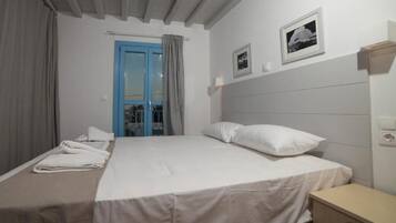 1 dormitori, planxa i posts de planxar, wifi i roba de llit