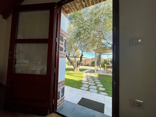 Casa Vacanze in Campagna a 5 Minuti dal Mare. Giardino Privato e BBQ