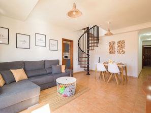 Smart TV, books - Casa Maresía - Ocean View Penthouse, Terrace & BBQ (Sardina)