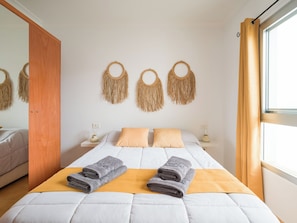 2 bedrooms, iron/ironing board, travel cot, free WiFi - Casa Maresía - Ocean View Penthouse, Terrace & BBQ (Sardina)