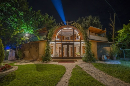 Exterior. Hotel Legjenda