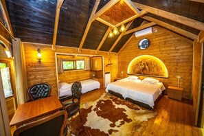 Classic Chalet | Desk, laptop workspace, WiFi (free), individually furnished - Hotel Legjenda (Shkodër)