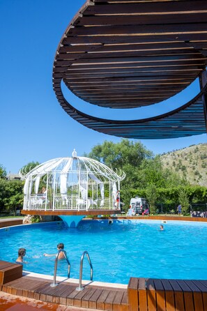 Seasonal outdoor pool, pool umbrellas, sun loungers