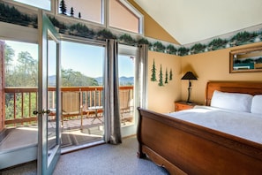 2 bedrooms, desk, free WiFi, bed sheets - Papa Bear`s Hideaway -Stunning Views+CommunityPOOL (Pigeon Forge)