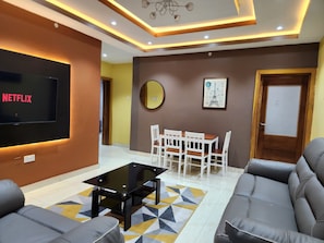 Deluxe-huoneisto | Oleskelualue | Taulutelevisio