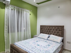 Appartement Standard | Aire de séjour | Téléviseur à écran plat