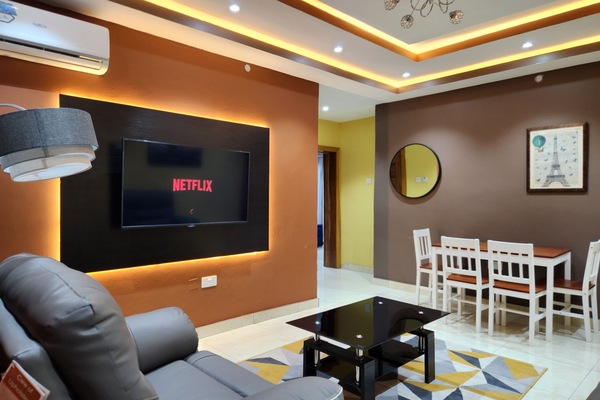 Deluxe Apartment | Living area | Flat-screen TV
