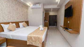 Studio Deluks | Meja kerja, ruang kerja ramah laptop, dan Wi-Fi gratis