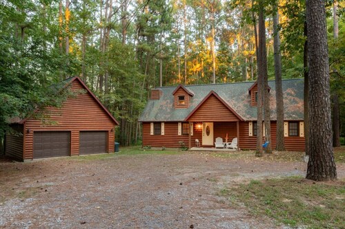 Embers of Cambria - NEW Hot Tub! National parks and Wine Trails - SLEEPS 8