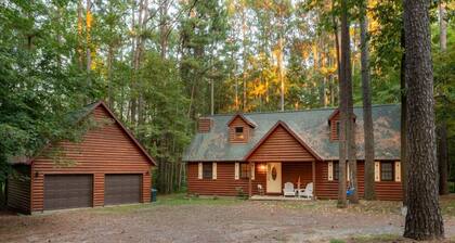Embers of Cambria - NEW Hot Tub! National parks and Wine Trails - SLEEPS 8