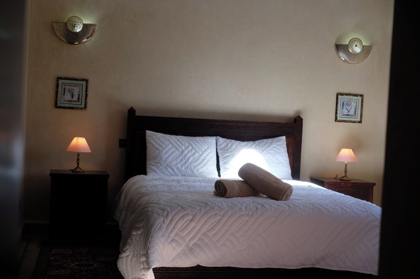 2 habitaciones, tabla de planchar con plancha, wifi y ropa de cama 