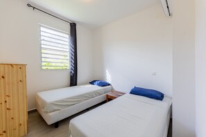 2 bedrooms, iron/ironing board, WiFi, bed sheets - Twee Kamer Hoekappartement op de Begane Grond in het Cocobana Resort (Willemstad)