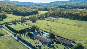 An aerial view of a rural property with a swimming pool, a large house, and surrounding fields. - La Vigna 4, Emma Villas (Pogi)