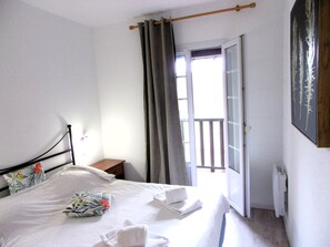 3 bedrooms, iron/ironing board, WiFi, bed sheets - Very quiet house with shared swimming pool (Moliets-et-Maa)