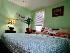 2 Schlafzimmer, Schreibtisch, Bügeleisen/Bügelbrett, Reisekinderbett