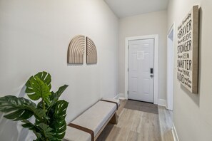 Interior - 5 Min Drive to Downtown! Modern 3BR in Savannah! (Savannah)